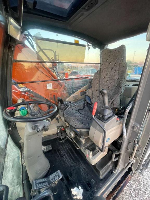 Hitachi ZAXIS 170W Photo 13