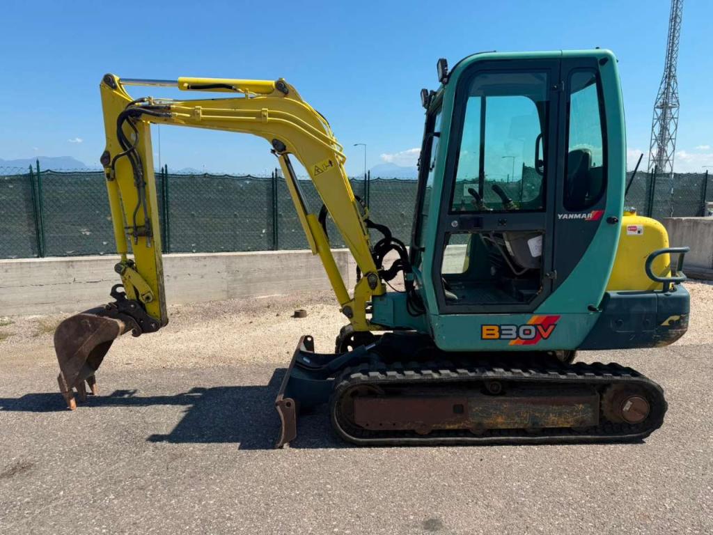 Yanmar B30v Photo 2