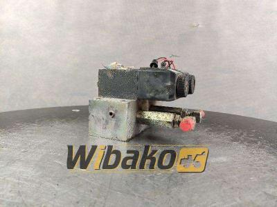 Vickers DG4V3S2ALMKUP3 en vente par Wibako