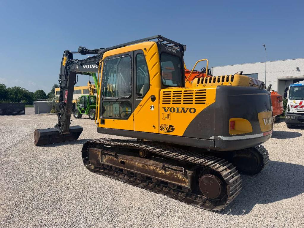 Volvo EC140BLC Photo 1