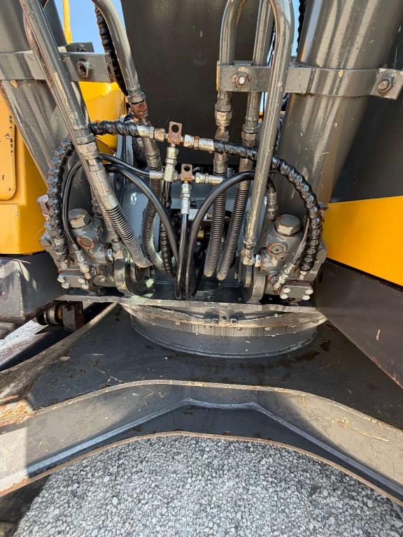 Volvo EC140BLC Photo 12
