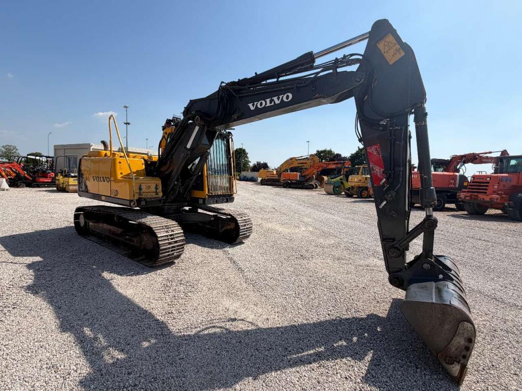 Volvo EC140BLC Photo 5
