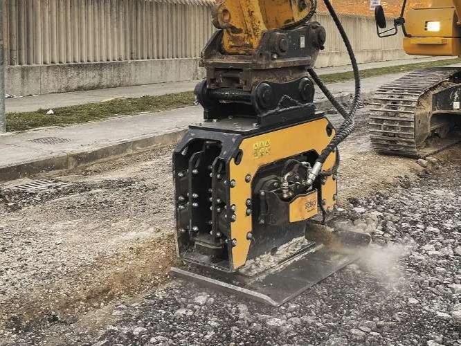 EMM Piastra vibrante escavatore 10/15 ton Photo 4