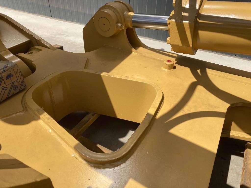Caterpillar D8T Photo 5
