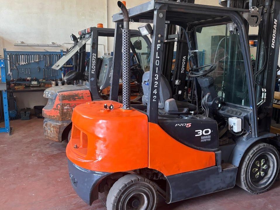 Doosan Chariot élévateur diesel Photo 1