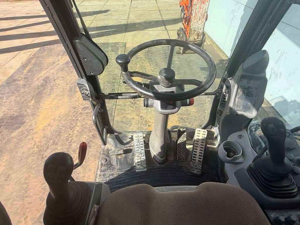 Hitachi ZX170W-5B - Blade / Triple Boom / Auto Greasing Photo 9