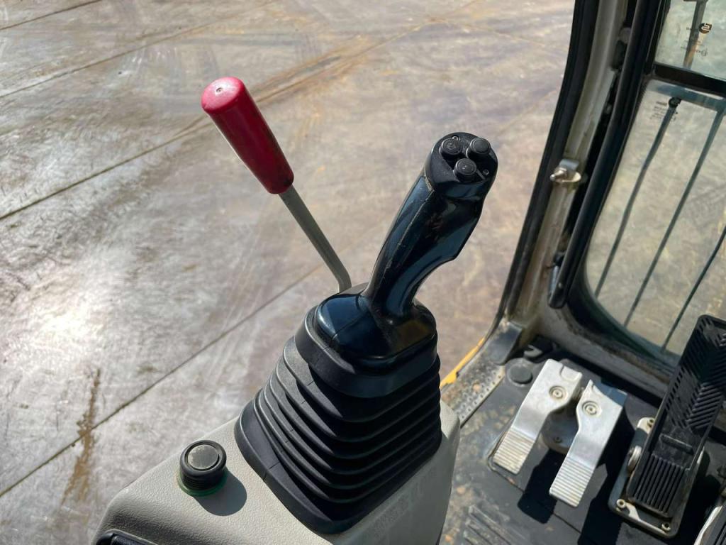 Liebherr R944C Photo 26