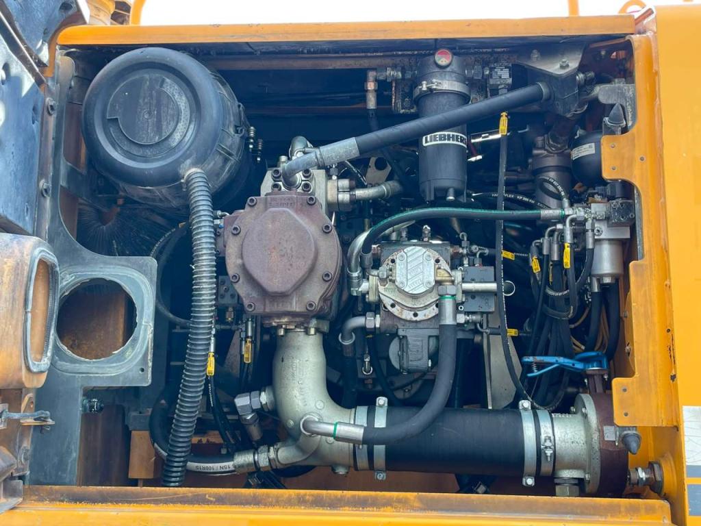 Liebherr R944C Photo 29