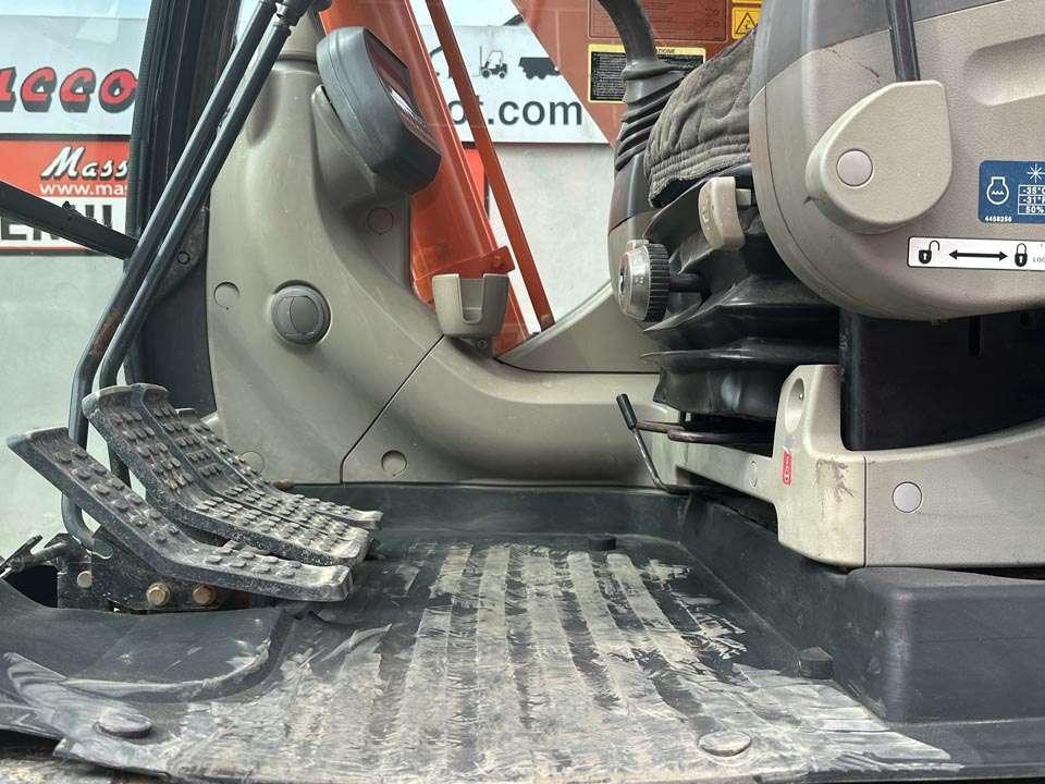 Hitachi ZX240N-3 Photo 15