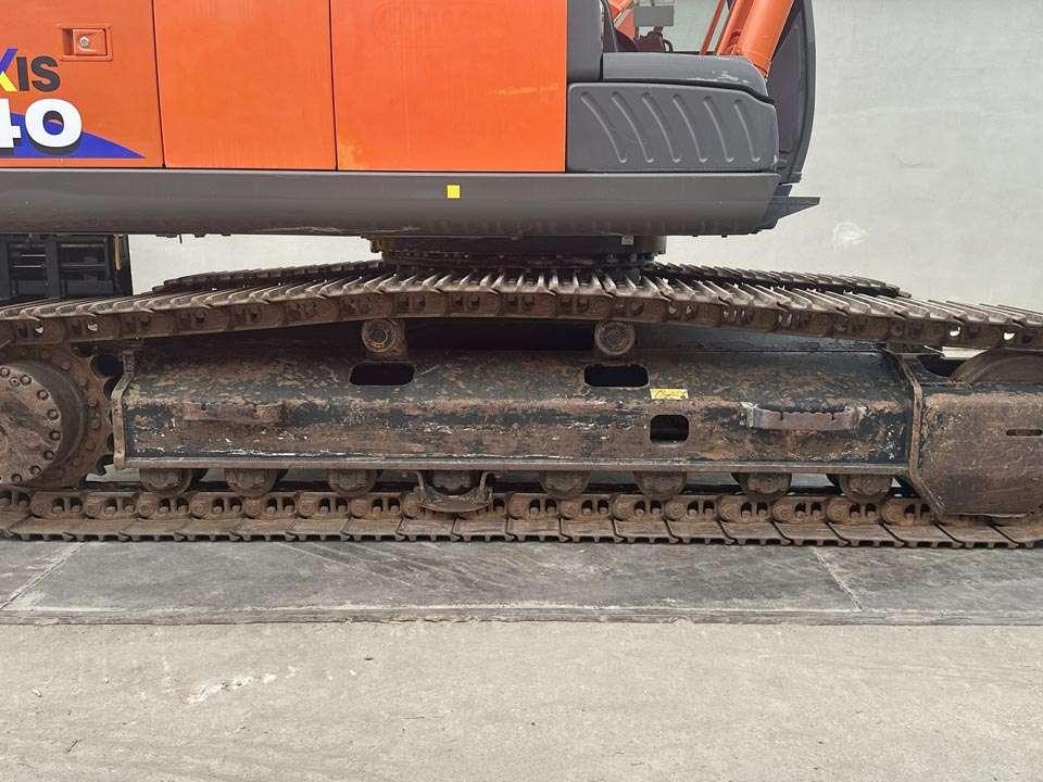 Hitachi ZX240N-3 Photo 4