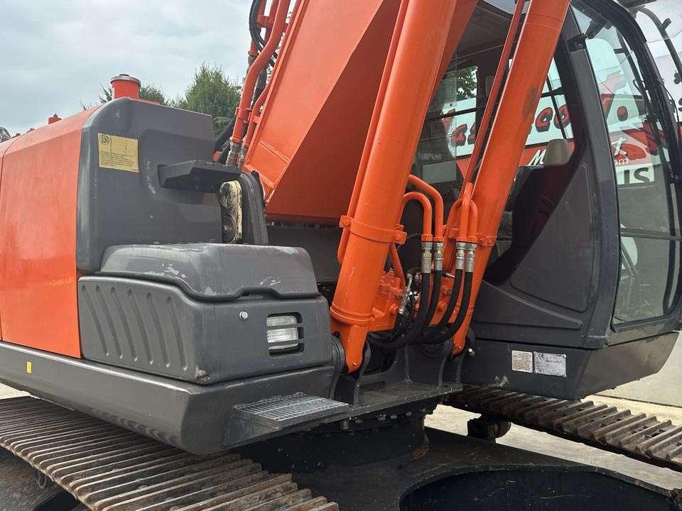 Hitachi ZX240N-3 Photo 6