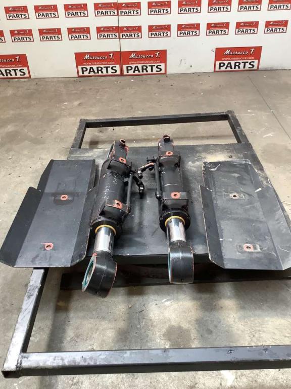 Vérin lame frontale pour Hitachi ZX135US-7 Photo 2