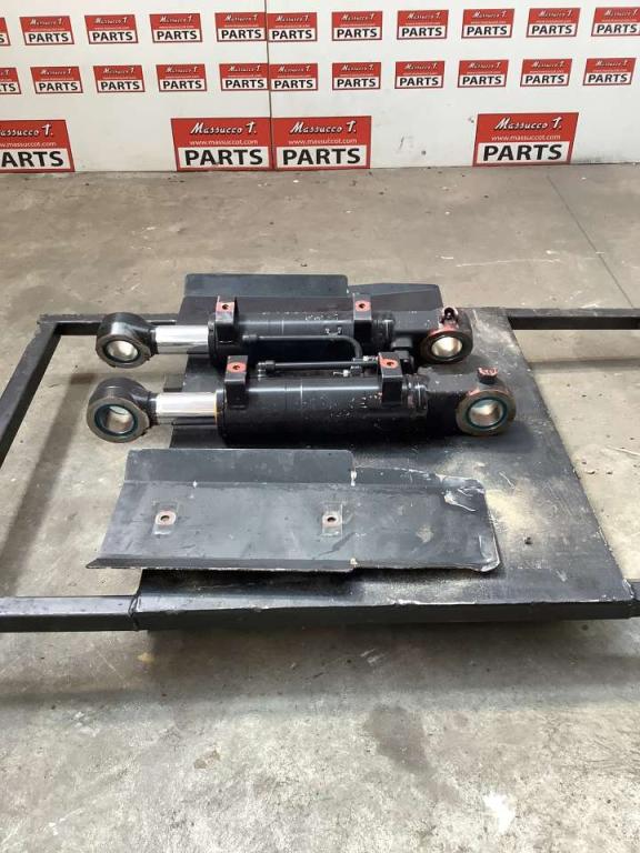 Vérin lame frontale pour Hitachi ZX135US-7 Photo 3