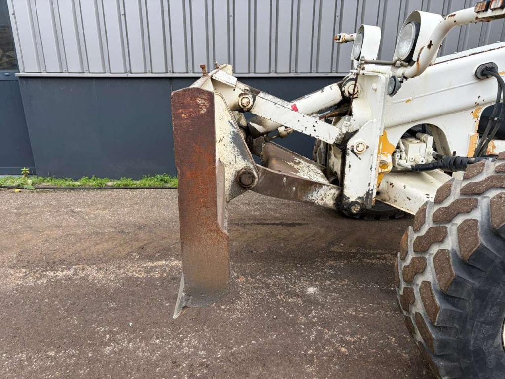 New Holland F106.6/A Photo 10