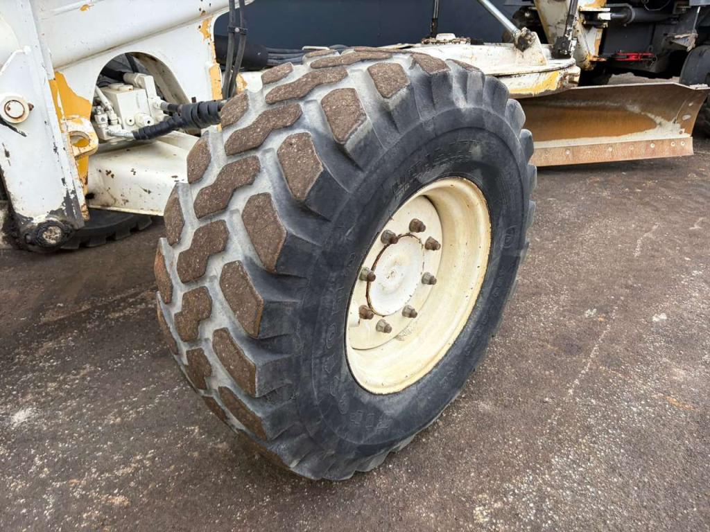 New Holland F106.6/A Photo 15