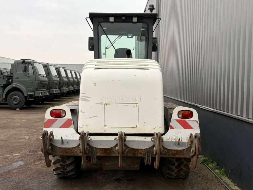 New Holland F106.6/A Photo 4