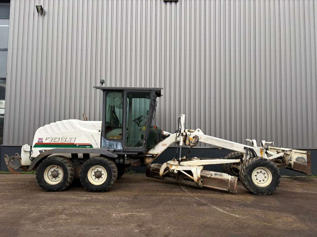 New Holland F106.6/A Photo 6