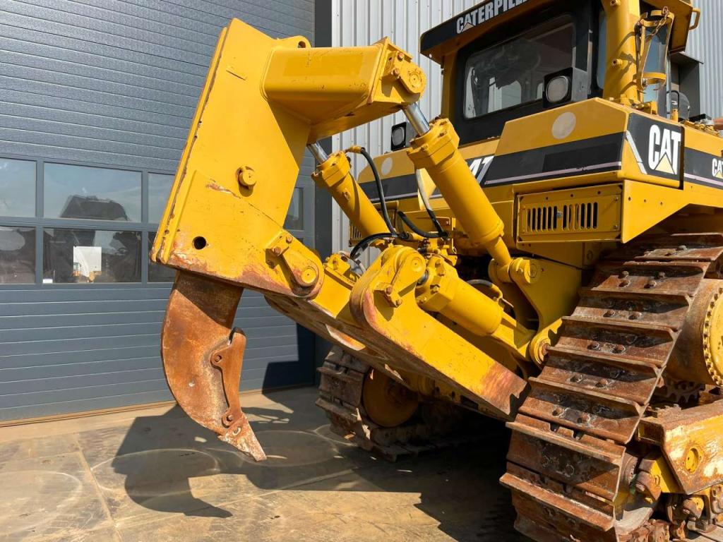 Caterpillar D8R Photo 4