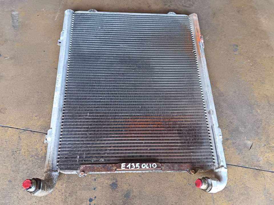 Refroidisseur d'huile hydraulique pour Fiat Kobelco E 135 Photo 1