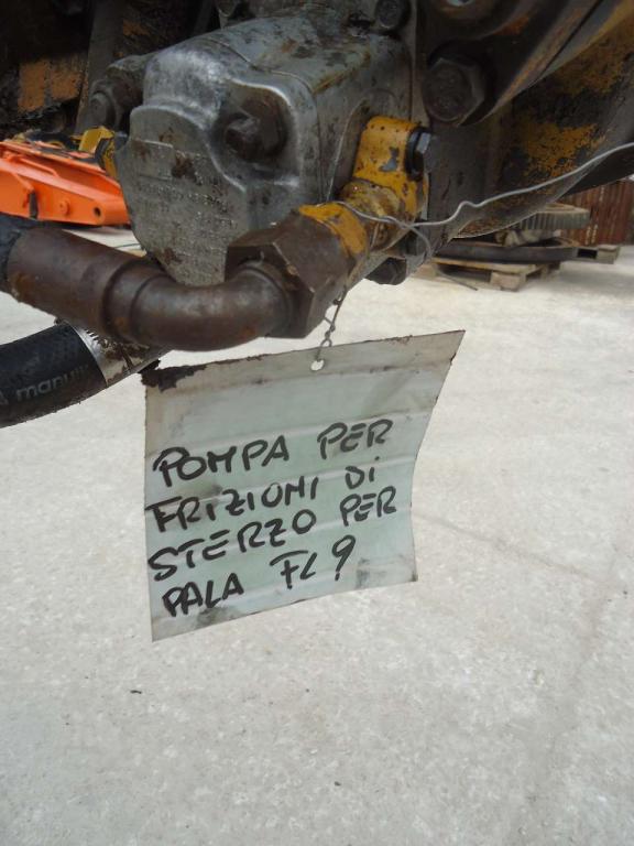 Pompe hydraulique d'embrayage de direction pour Fiat Allis FL9 Photo 2