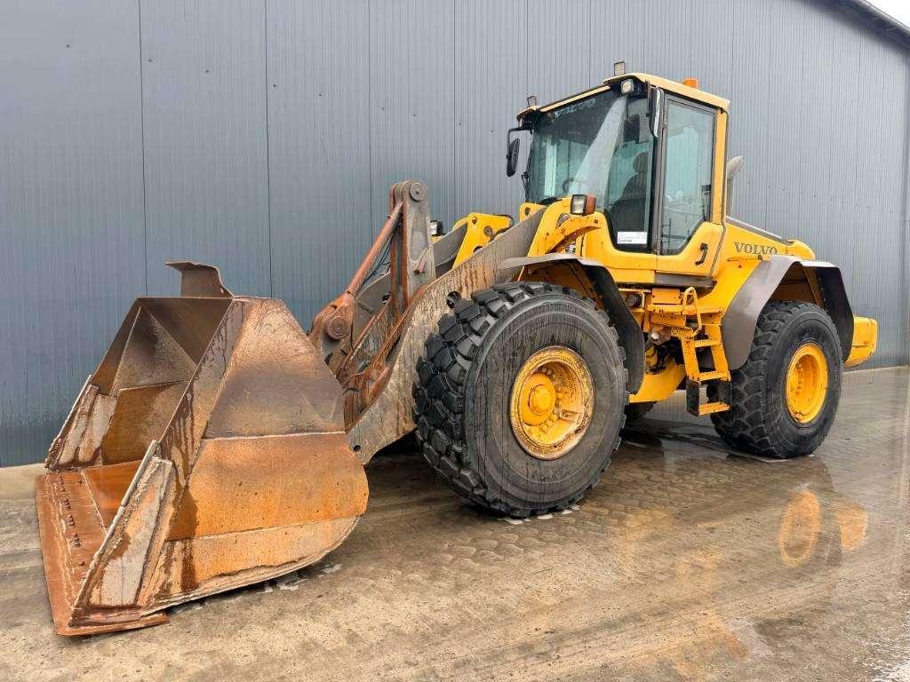 Volvo L120F Photo 1