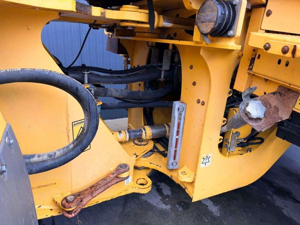 Volvo L120F Photo 15