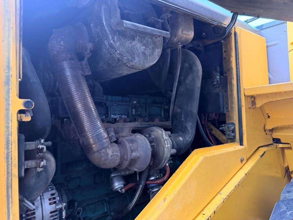 Volvo L120F Photo 18