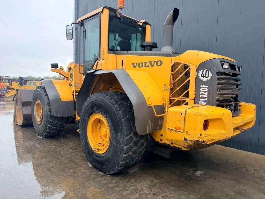 Volvo L120F Photo 2