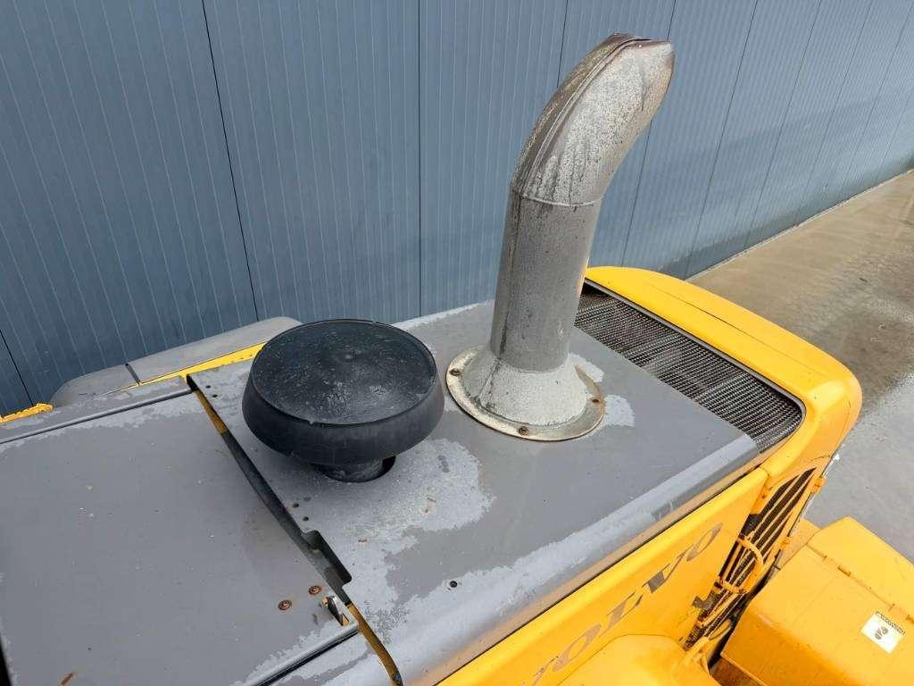 Volvo L120F Photo 20