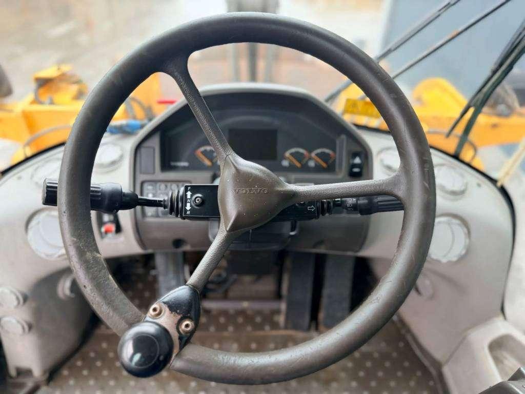 Volvo L120F Photo 25