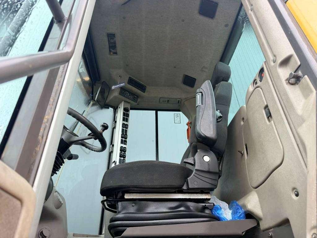 Volvo L120F Photo 29