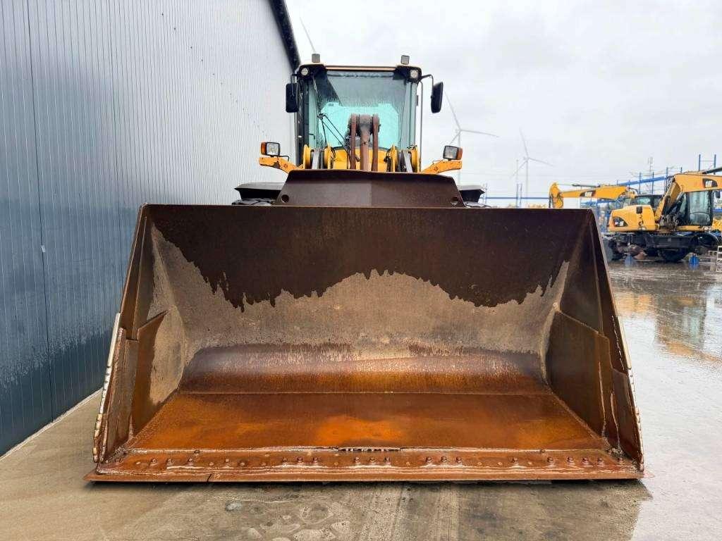 Volvo L120F Photo 6
