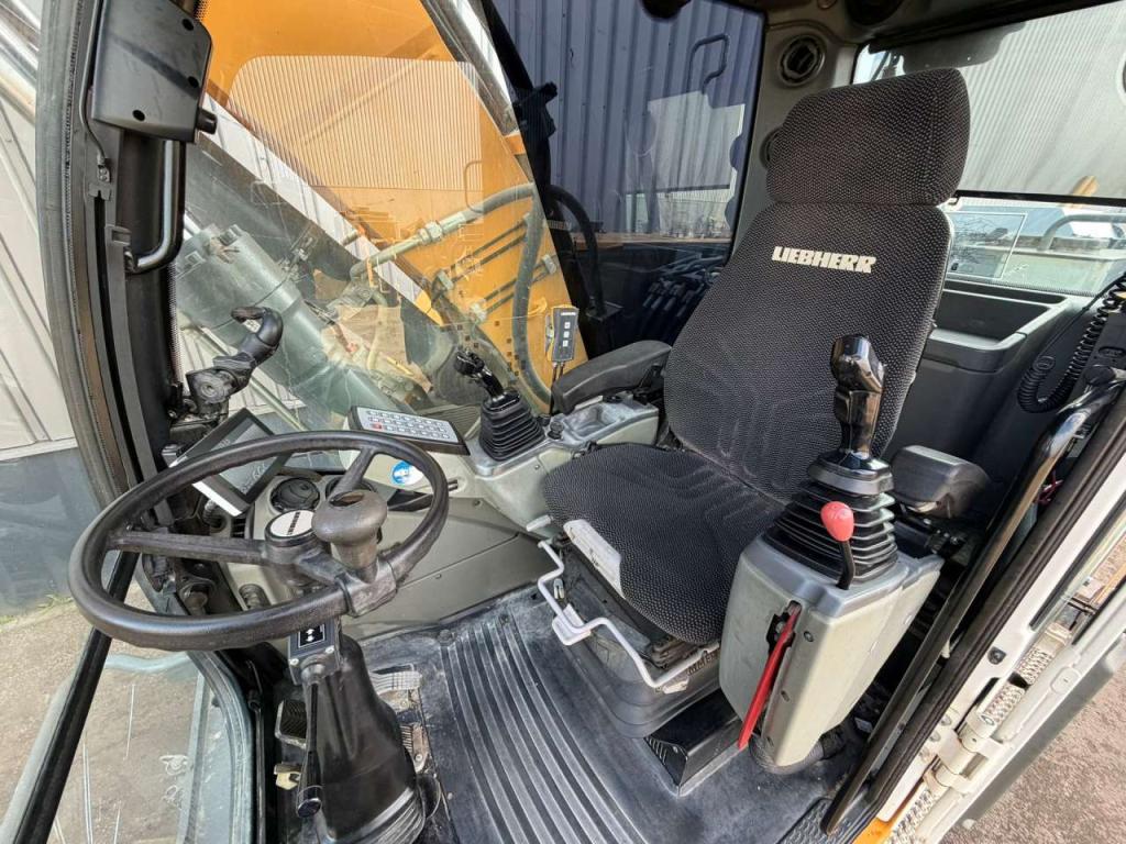 Liebherr A918 Photo 27