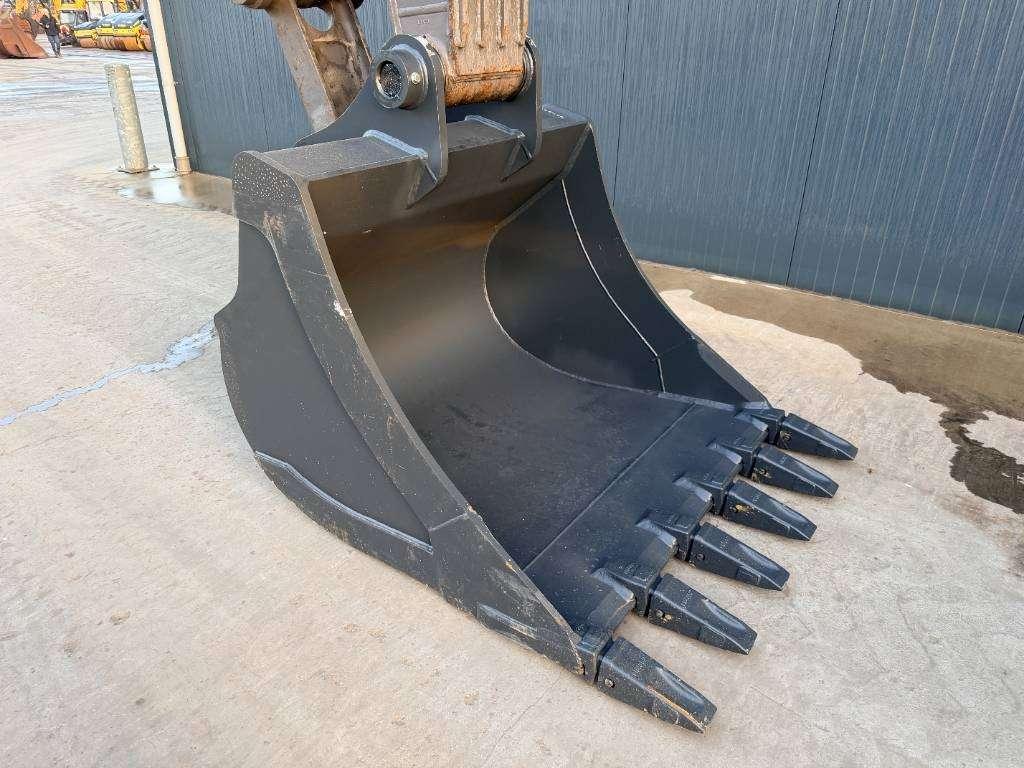 Volvo EC250E L Photo 20