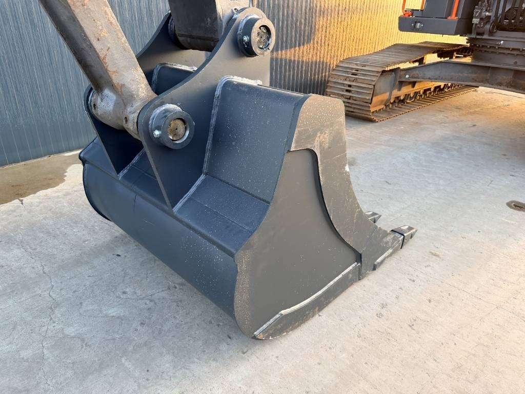 Volvo EC250E L Photo 21