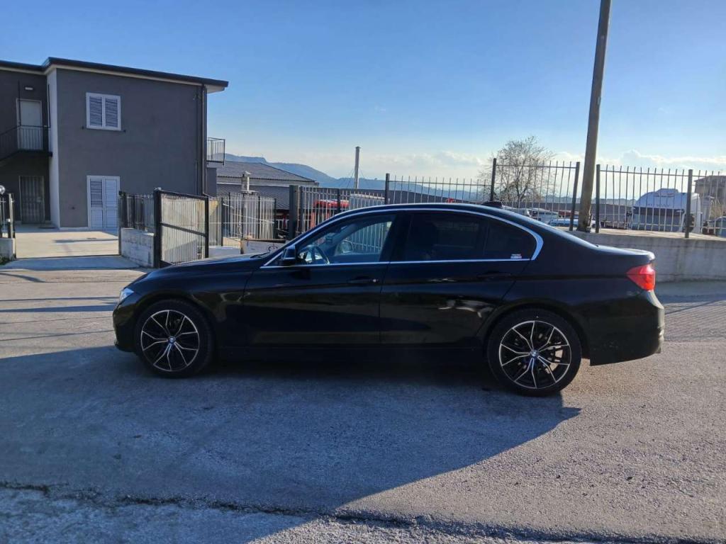 BMW SERIE 3 MODELLO 320D Photo 11