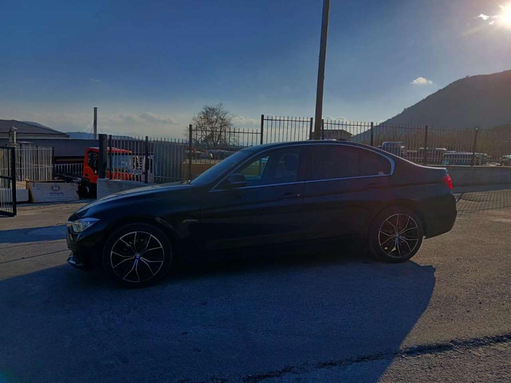 BMW SERIE 3 MODELLO 320D Photo 12