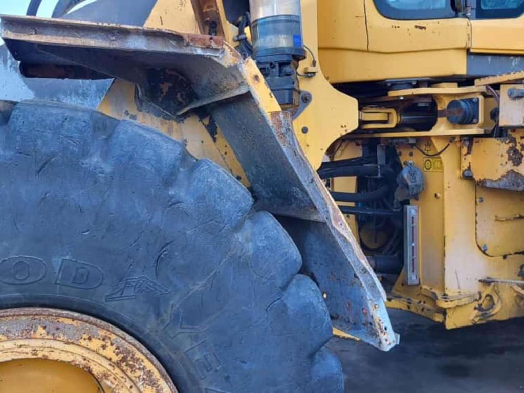 Volvo mudguards for Volvo L150G, L180G, L180G HL Photo 3