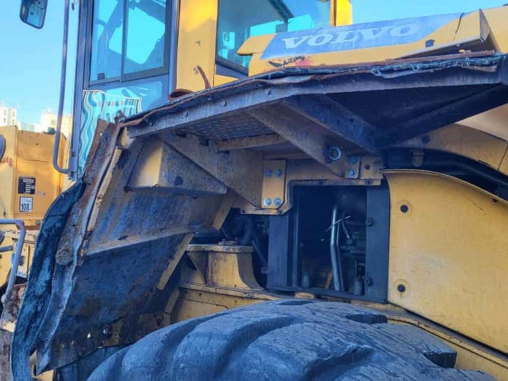 Volvo mudguards for Volvo L150G, L180G, L180G HL Photo 4