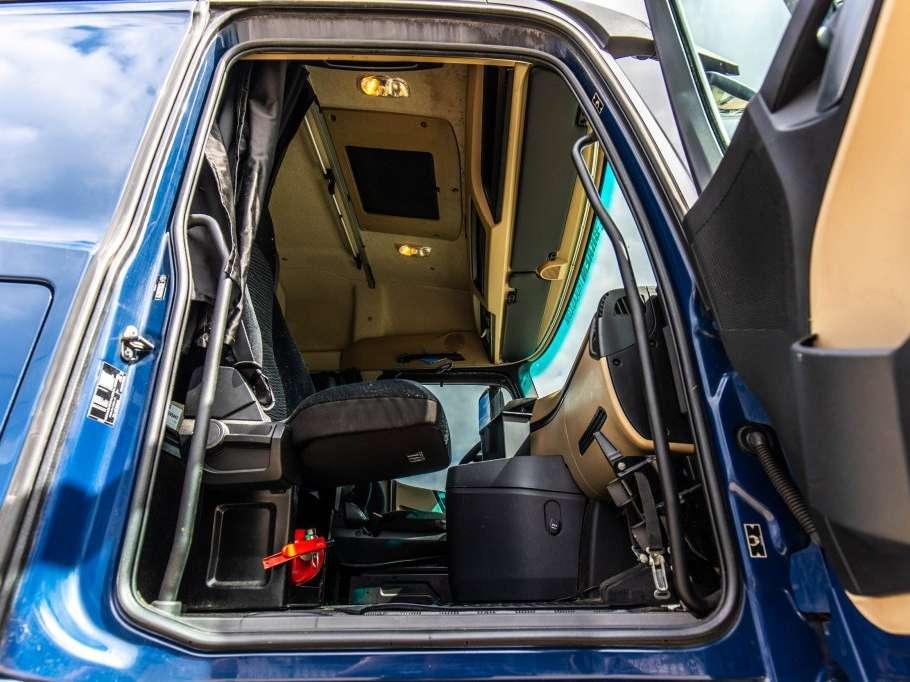 Mercedes-Benz ACTROS 1846 LS +ADR Photo 17