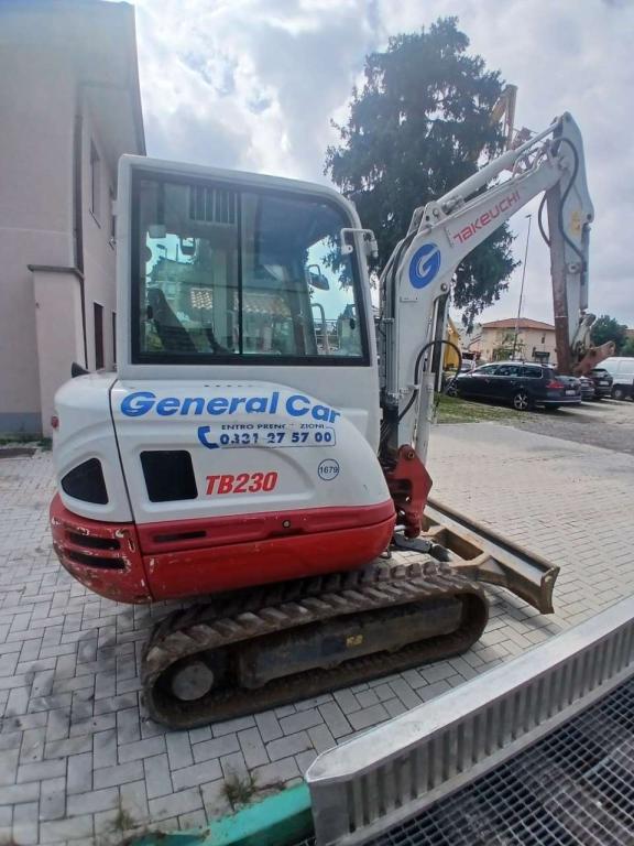 Takeuchi TB230 Photo 2