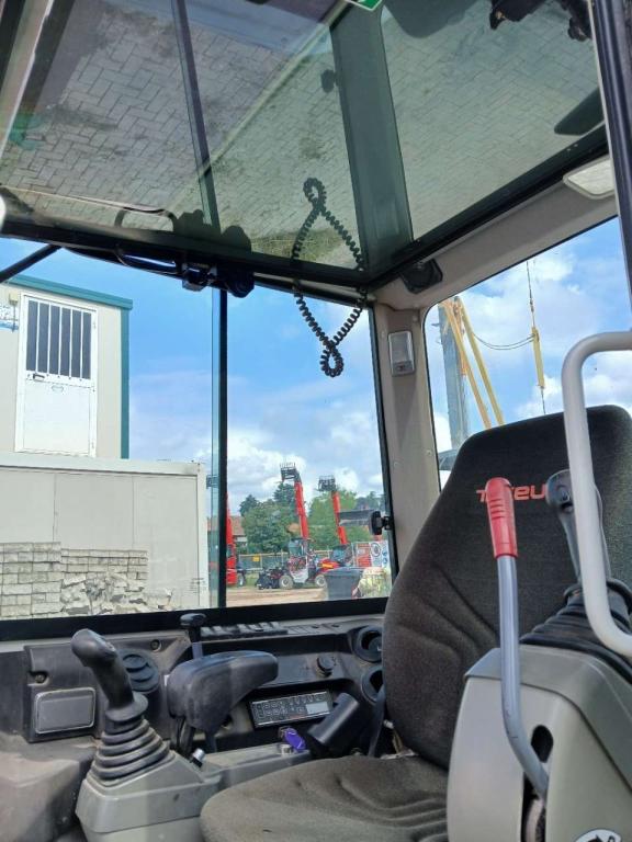 Takeuchi TB230 Photo 8