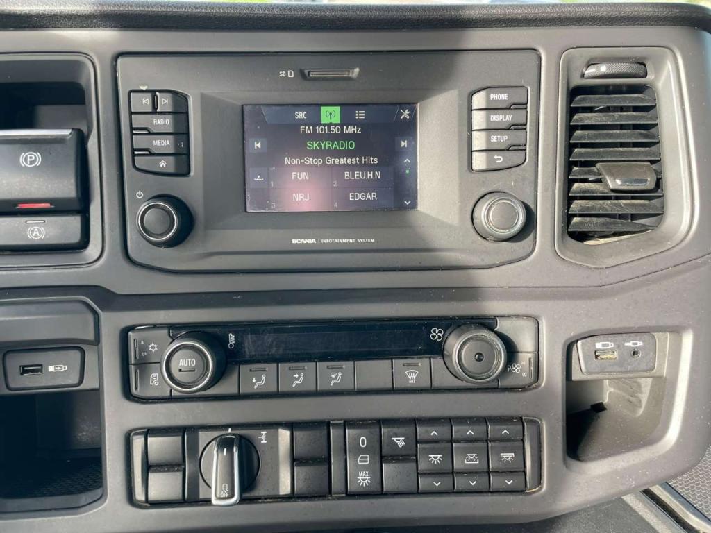 Scania P450 A4X2NA Photo 18