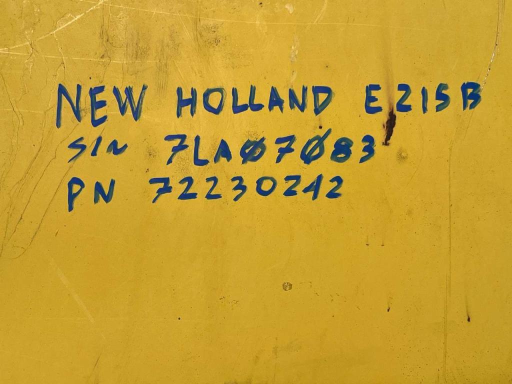 New Holland E215B Photo 18