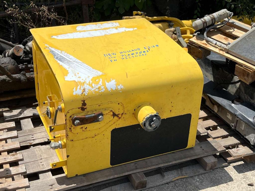 New Holland E215B Photo 19