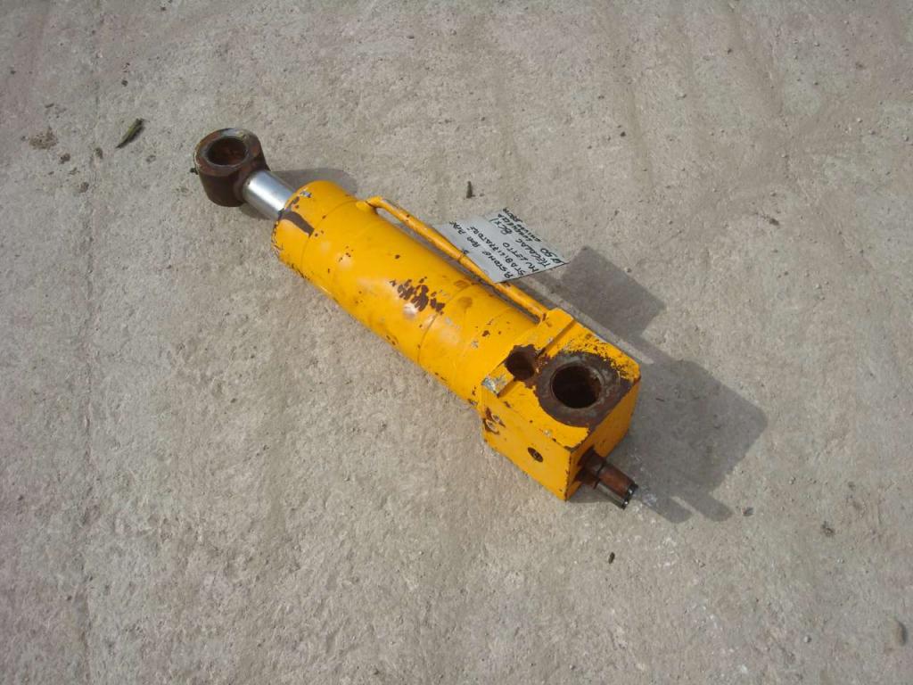 Piston stabilisateur pour muletto Mecalac 8CXI Photo 4