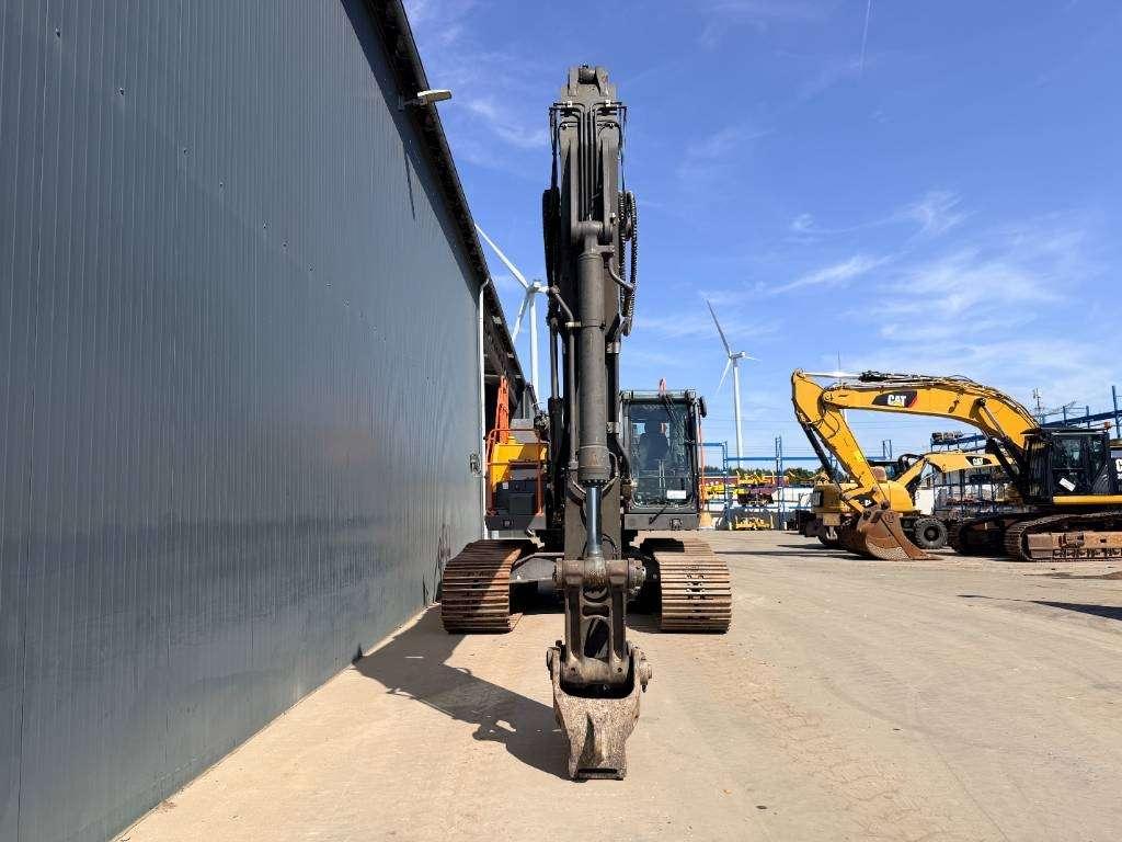 Volvo EC300E L Photo 2