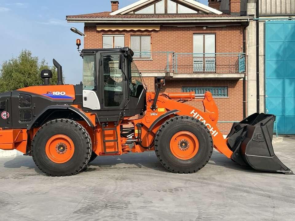 Hitachi ZW180-5B Photo 18