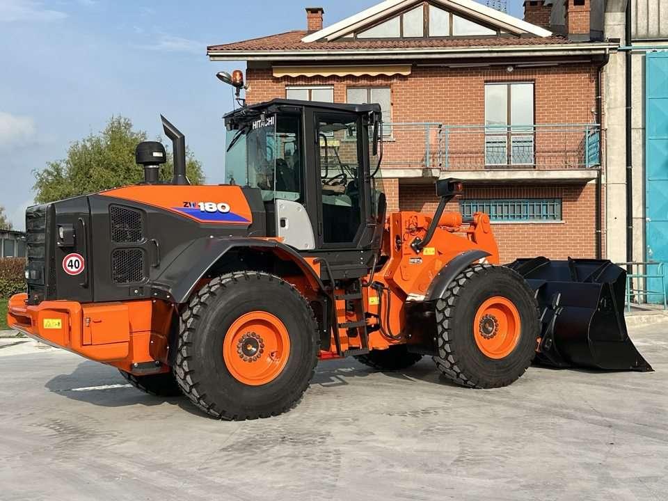 Hitachi ZW180-5B Photo 19