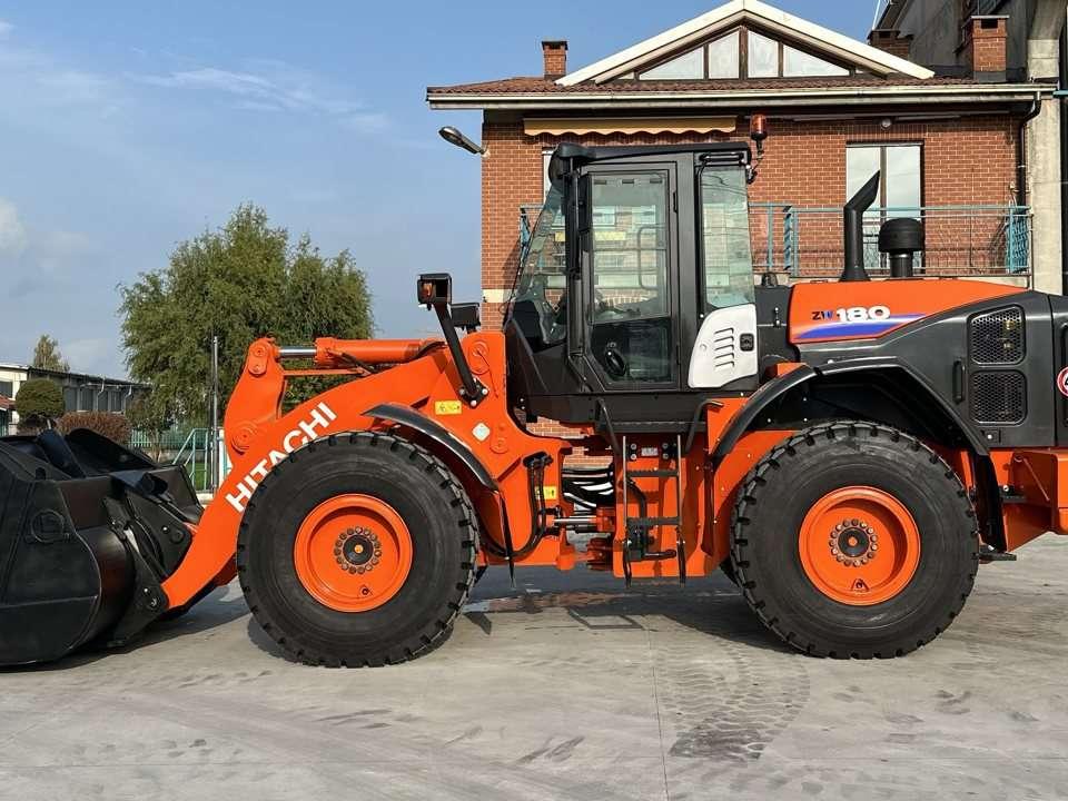 Hitachi ZW180-5B Photo 2